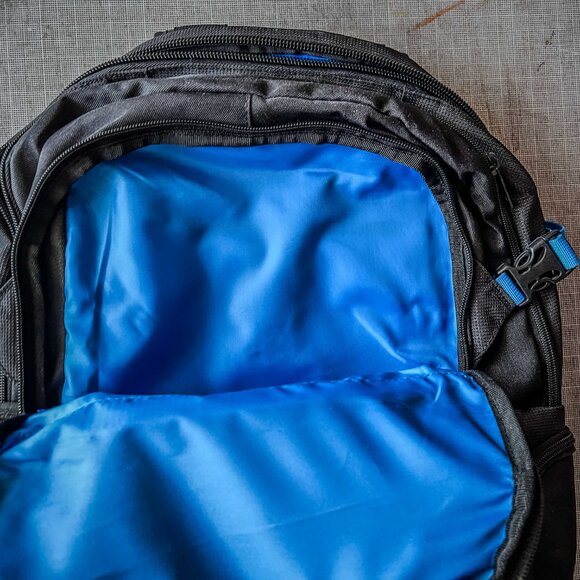 BNWOT Warner Brothers medium sized laptop backpack - Picture 7 of 14